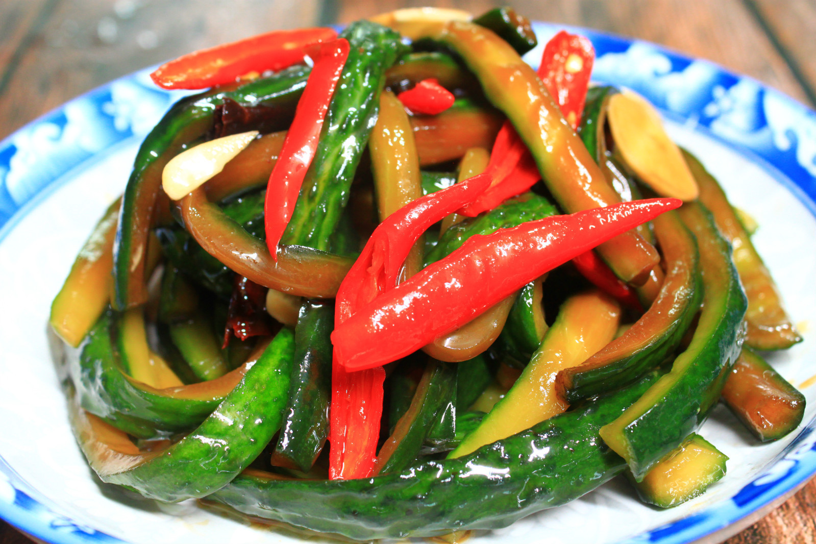 这是黄瓜最脆爽,入味的做法,老酒鬼们一盘菜,能喝半斤酒,过瘾