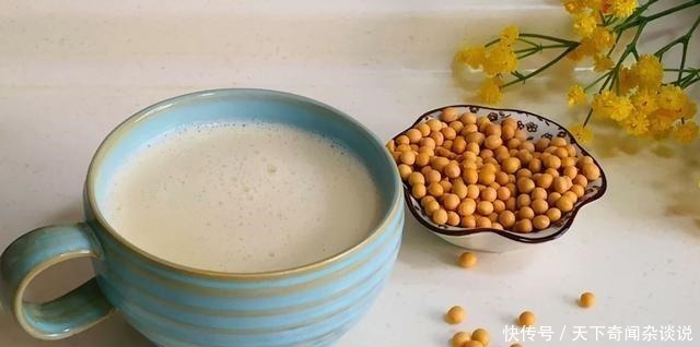 打豆浆时，最忌豆子泡完直接打，多加1步，豆浆又香又浓无腥味！