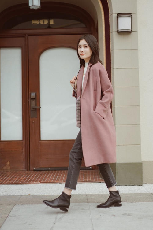 拒绝黑色！早春流行穿这几个颜色的大衣，清新又亮眼，关键很显白