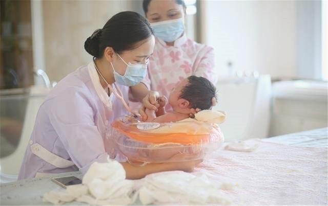 脏兮兮|爸爸姓“张”,自认为给女儿取名很文雅,上学第一天被全班记住