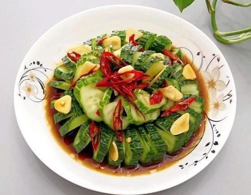 这样的家常菜天天吃也不嫌，难怪每次上桌，都吃的干干净净