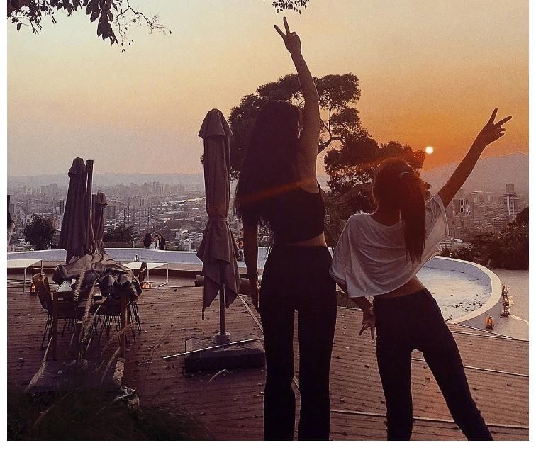 《爸爸去哪儿》的萌娃们长大了，曹格女儿近照变化大，长腿惹人羡