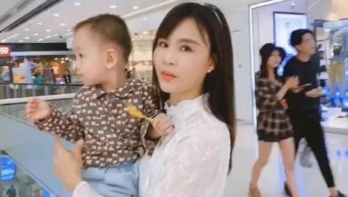 老人|最美外婆产房外走红,风头盖过婴儿,外婆:看我不如看我外孙