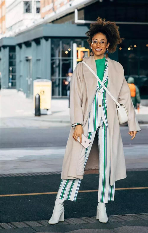 时尚|大衣里面穿什么?这3件“高领”内搭,时尚百搭和保暖,它们全占