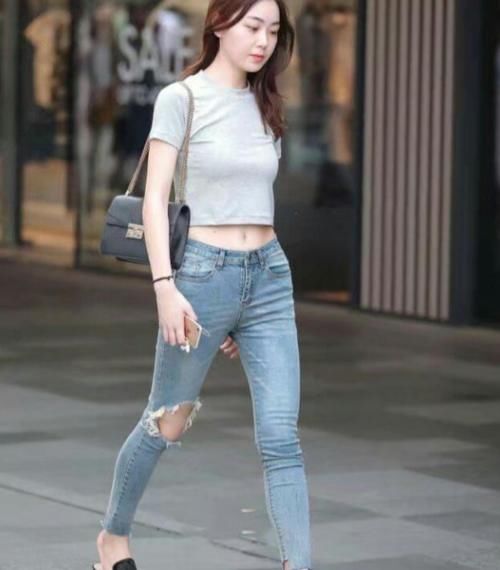 婉约|破洞牛仔裤美女，清秀婉约，韵味十足，与众不同