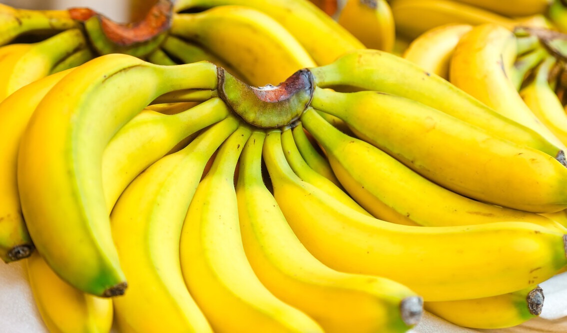 香蕉好吃却不容易保存教你一个妙招,放一周不腐烂不变黑