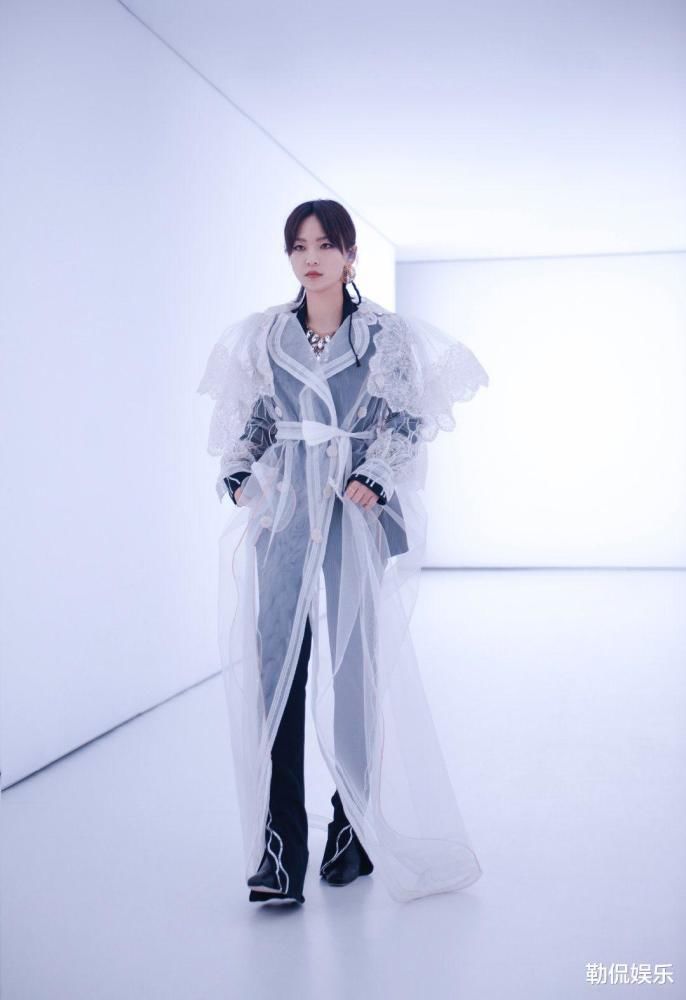 《浪姐2》那英沦为边缘人物,周笔畅吕一占据C位,节目组故意的