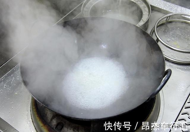 油温|红薯别只会烤着吃了，试试这道麻脸红薯，酥脆甜糯，越吃越想念