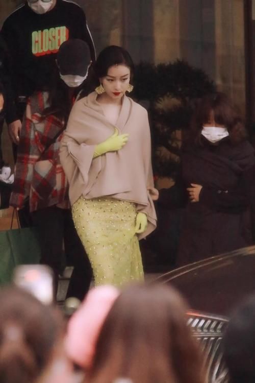 穿衣|黄黑皮女孩穿衣颜色指南:三大禁区不要踩,可穿的不止黑白灰