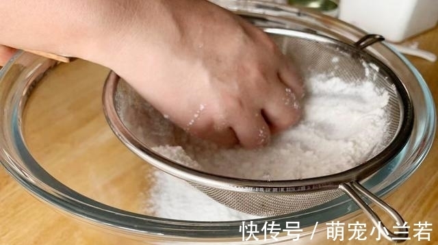 3勺粘米粉1勺糯米粉,搅一搅蒸一蒸,软糯香甜,好吃到停不下来