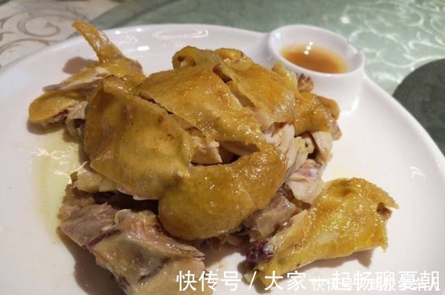 蒸鸡|广东的隔水蒸鸡，皮滑肉嫩，连骨头都入味，比白切鸡好吃100倍