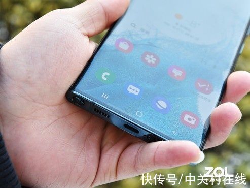 g6.8英寸巨屏四边等宽，三星Galaxy S22 Ultra上手图赏