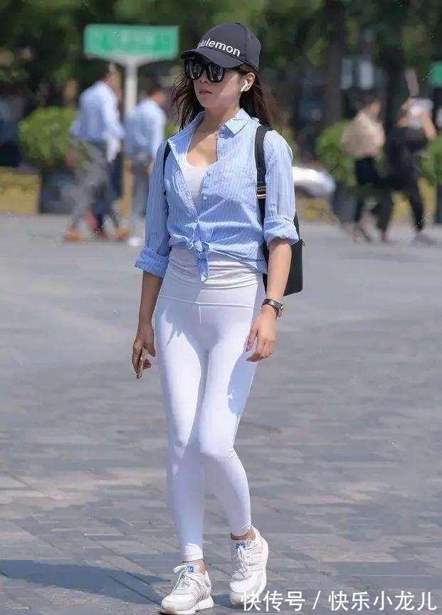 减龄 清新特别的打底裤穿出自然匀称美,穿出女性的成熟韵味,减龄美丽