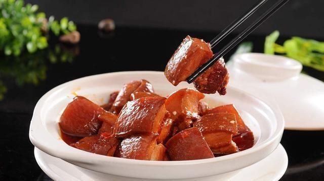 猪肉|红烧肉很多人都做错了，多加了这种调料，难怪猪肉的口感很柴
