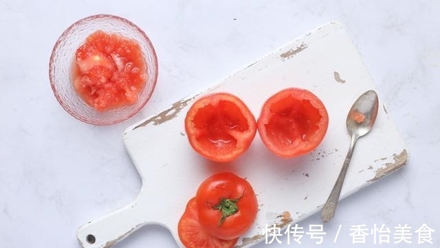 土豆|高颜值的元气早餐，土豆放西红柿里面烤，咬一口满口奶香味