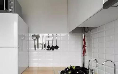 家庭|厨房橱柜背后要不要贴瓷砖？大部分家庭都做错了！