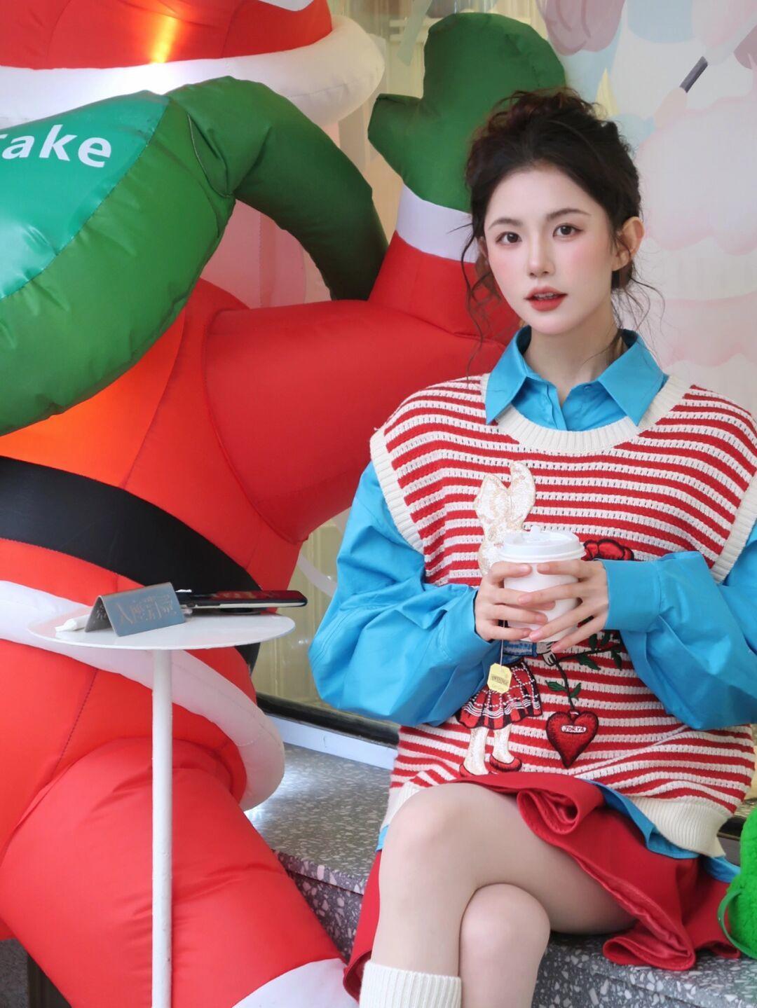 开衫 女人再不会打扮也别配“紧身衣”,毛衣才是最优雅,实用性极强