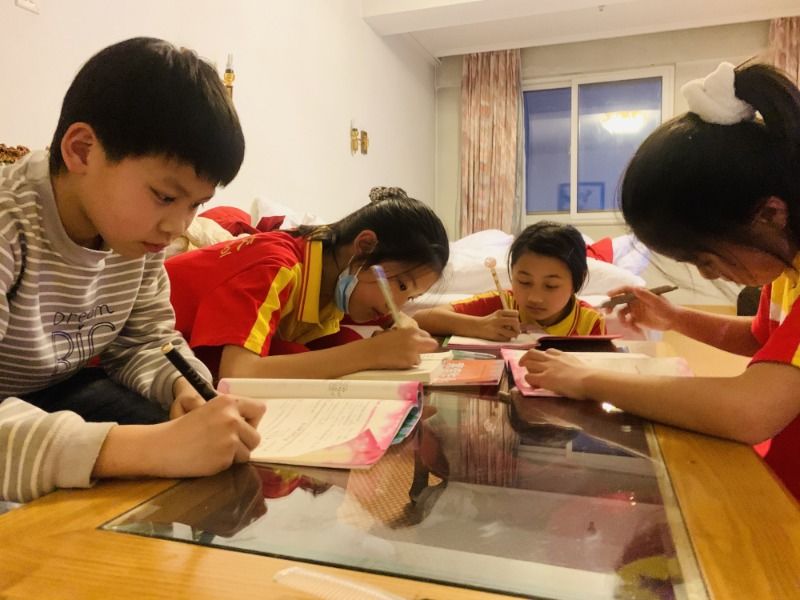 走出大山到央视春晚过大年，10岁的湖南小姑娘用成长迎新春