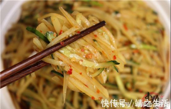 烧肉|土豆别炒土豆丝了，多加1根黄瓜，简单一做，比吃红烧肉还下饭