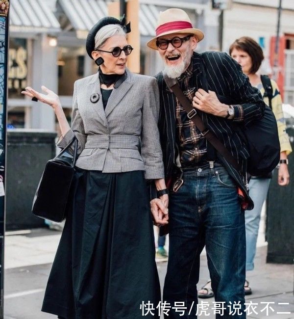 不管多大年纪都要穿“裙子”,看奶奶们的裙子穿搭,年轻又知性
