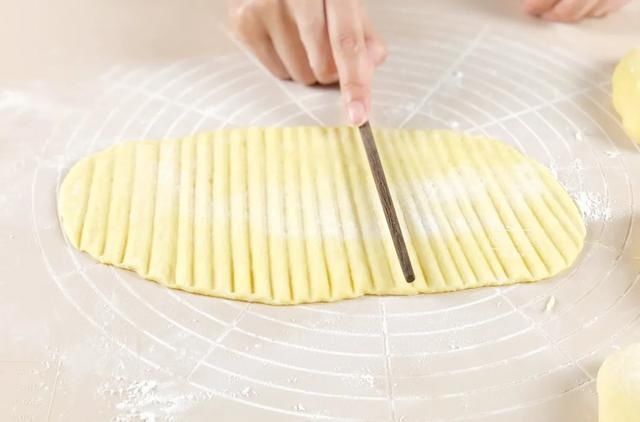 玉米这样做,比面包还好吃,不用烤箱,锅里蒸一蒸就搞定