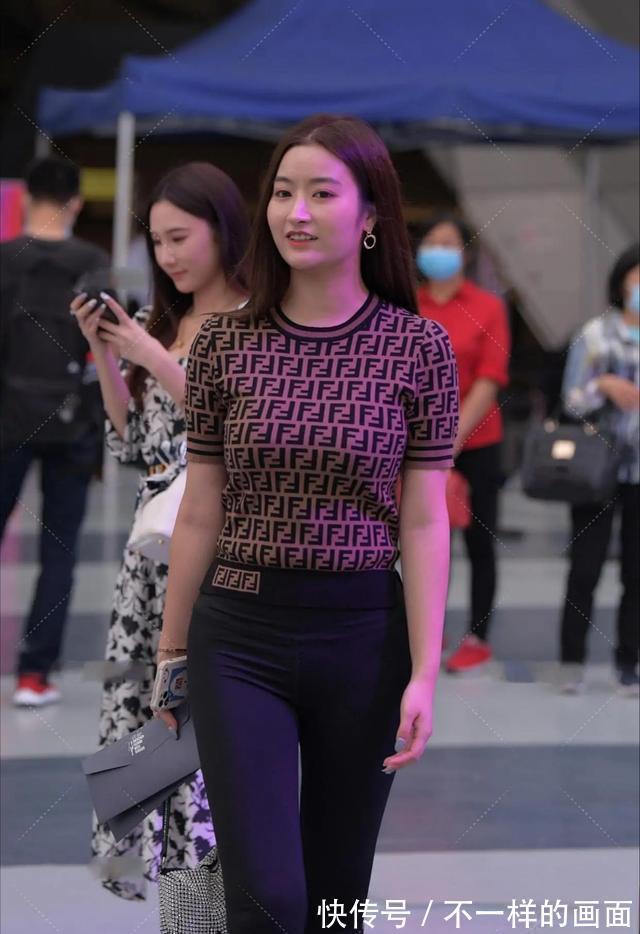 小姐姐 身材微胖的小姐姐只要掌握好合适的穿搭，真的不用减肥哦！