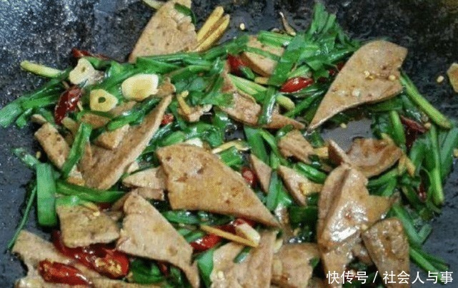 脸色|韭菜和它是绝配,隔三差五吃,视力好了,气血双补,脸色更红润