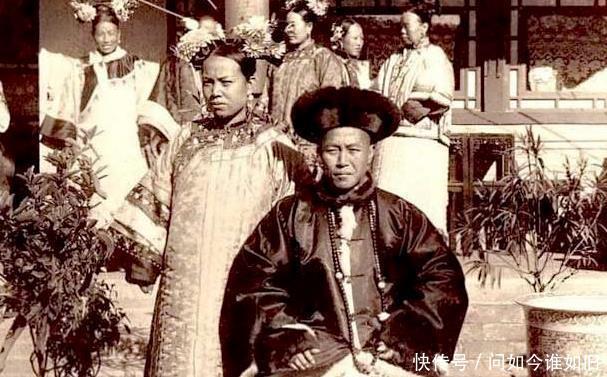 老照片|晚清贵族老照片图7的姿势让人很好奇，最后一张太恶心！
