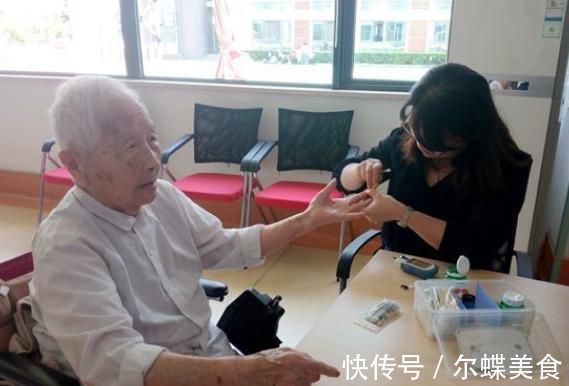血糖|80岁老人患糖尿病40年,期间没有并发症,只因少碰2样东西!