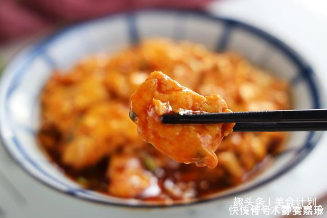 鸡蛋别再水煮了,试试新吃法,鲜香味美,下酒更下饭,太香了