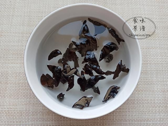 搅拌均匀|韭菜怎么搭配才好吃？分享5种不同的做法，鲜香又美味，老少皆宜