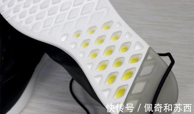 皮面 小米出行新品体验透气单牛皮面+双密度缓震底，运动防臭不闷脚！