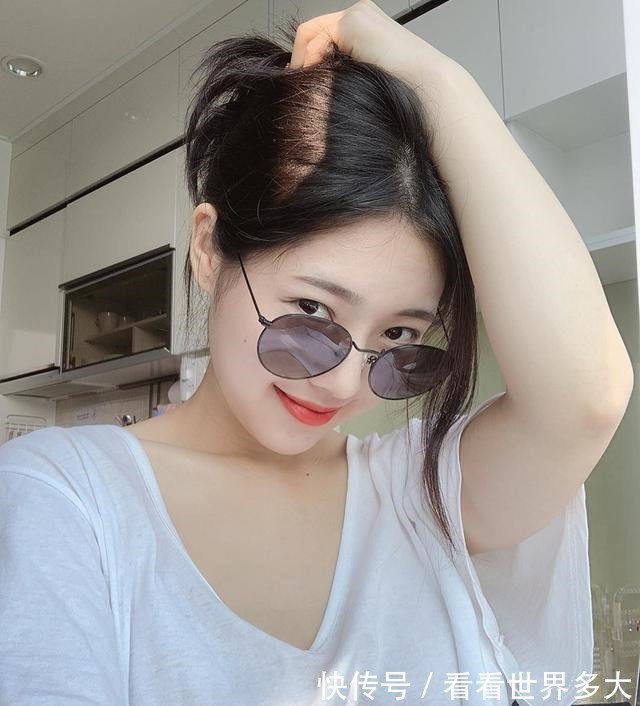 女性朋友|练瑜伽的美女,体态优雅气质好!