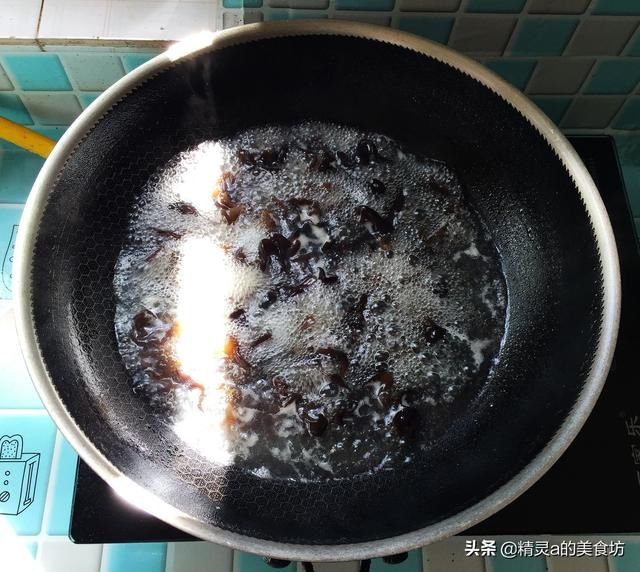 吃肉|“苦夏”时节，这道菜不要错过，酸辣鲜香，简单一拌比吃肉香多了