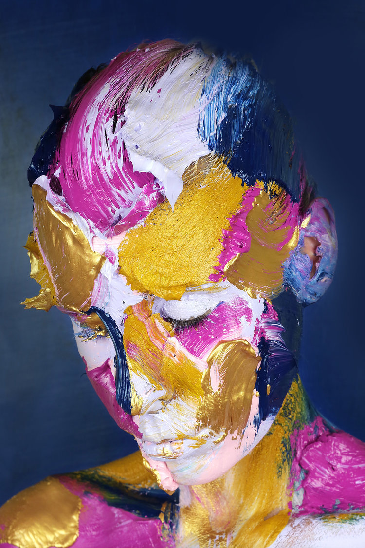 索菲·德里克@你见过在画布上画画的，可你见过在自己头上画油画的吗