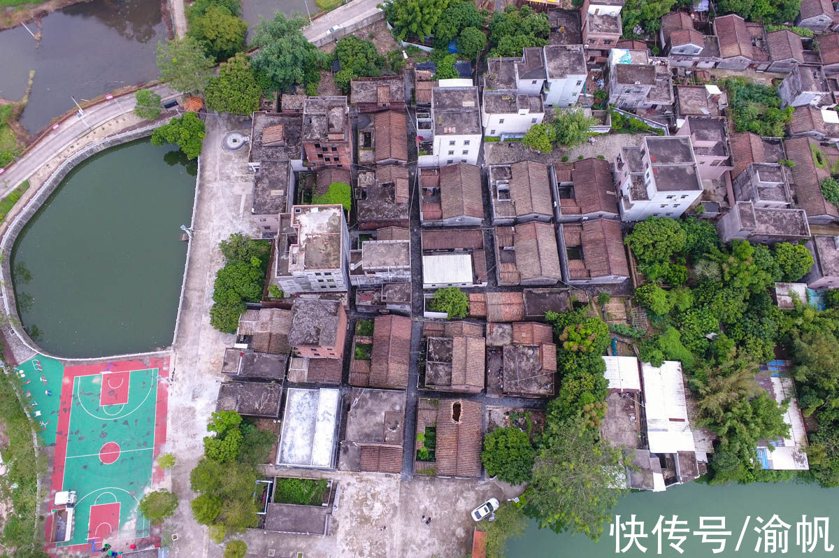 画坛$参观关山月故居，才知他名字的来历，房屋不大却是阳江的文化地标