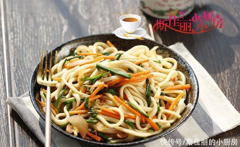 午餐|一个人午餐我迷上了它,有荤有素有主食,5分钟出锅简单营养美味