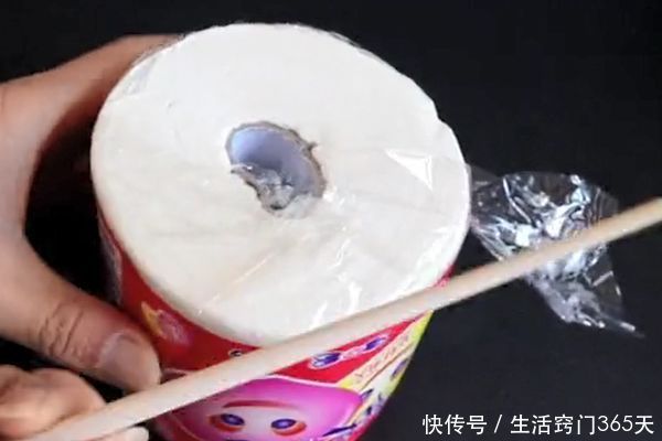小窍门|用了30年的卷纸,才知道要用筷子捅一捅,学到就是赚到!