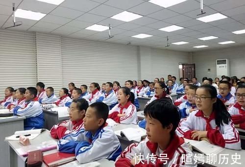 举动|孩子数学课上若有“这3个举动”,没准是个学霸,父母要好好培养