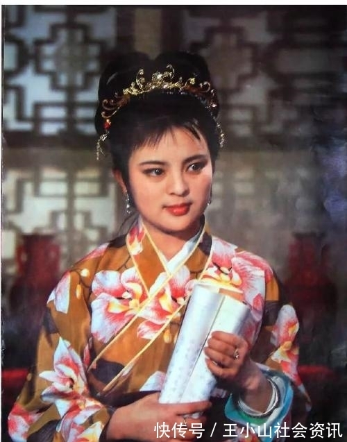 抄检&抄检大观园那夜,为何探春挺身而出,大嫂子李纨却全程装睡?