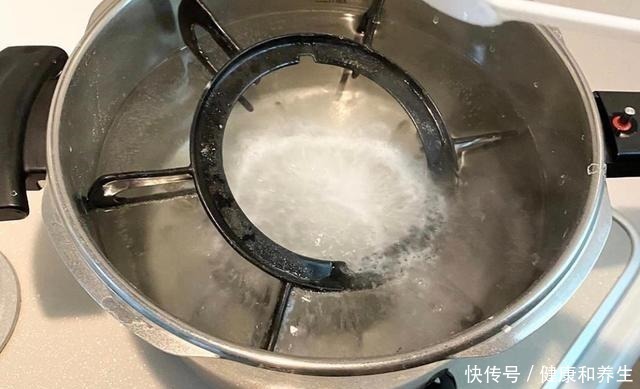 下水|我家下水口从未堵过，只因我每月用热水冲一次，拆开跟新的一样！