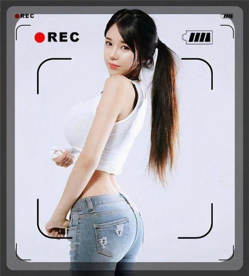 紧身牛仔裤 紧俏修身的牛仔裤,让美女成为街头,一道抹不去的风景