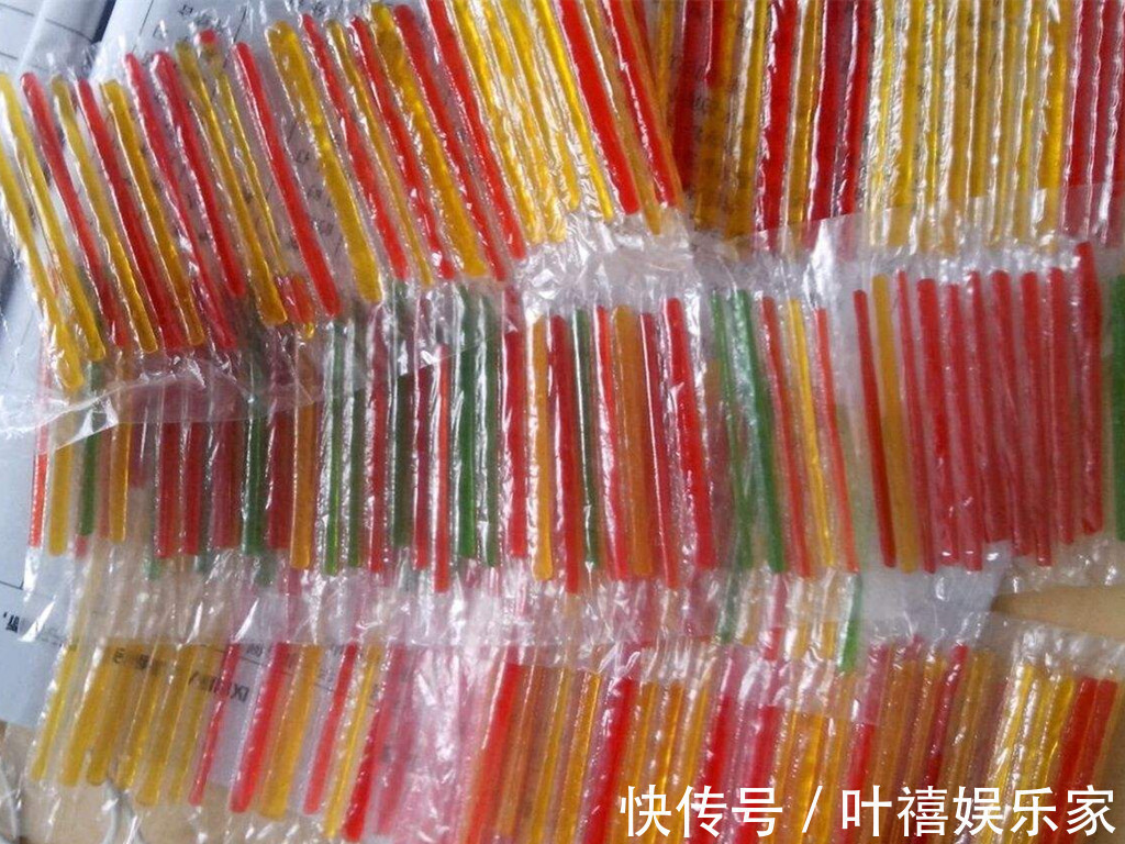 男童|男童胃里惊现一团胶水,经查明是吃了这种零食,网友花钱坑孩子