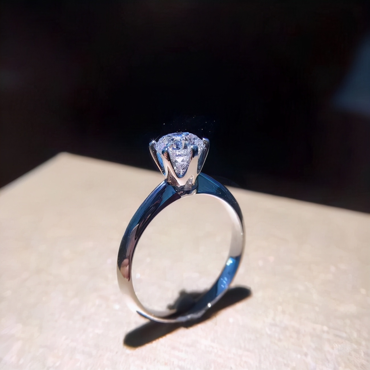 磨损@钻石会有磨损吗？整数1克拉的钻石能购买吗？