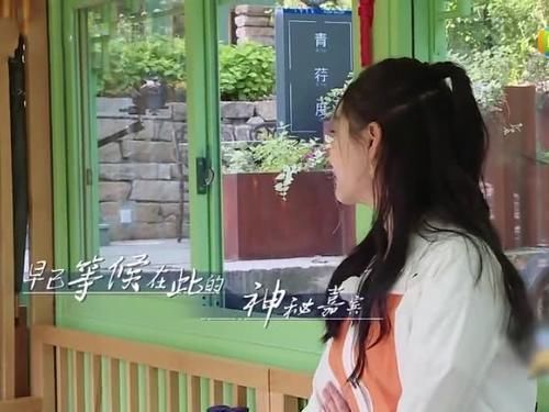 郭麒麟|郭麒麟遇上關(guān)曉彤,開口第一句的稱呼亮了,連鹿晗都不曾叫過