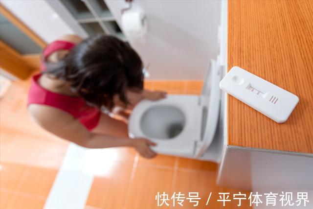 双胞胎|产妇生下双胞胎后肚子还在“动”,医生检查后发现惊喜,家人头疼