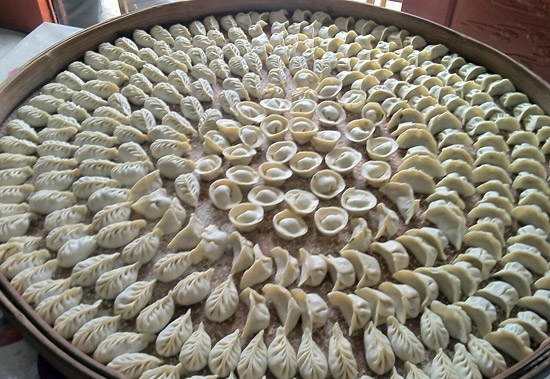 |搞笑图片幽默段子笑话：哈哈哈，饺子还可以做成元宝的样子啊