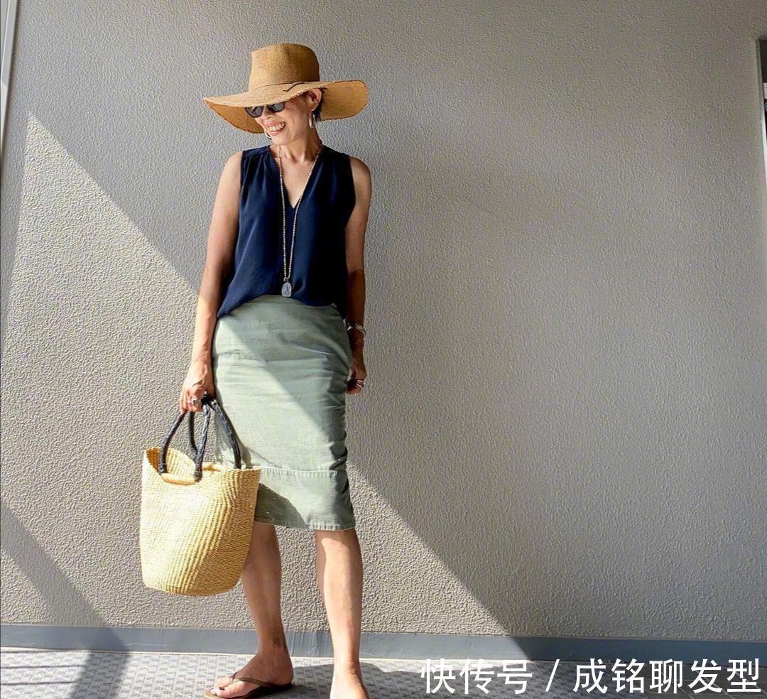 牛仔|奔六也要穿出时尚感,这位博主的搭配减龄又洋气,美得猜不出年龄