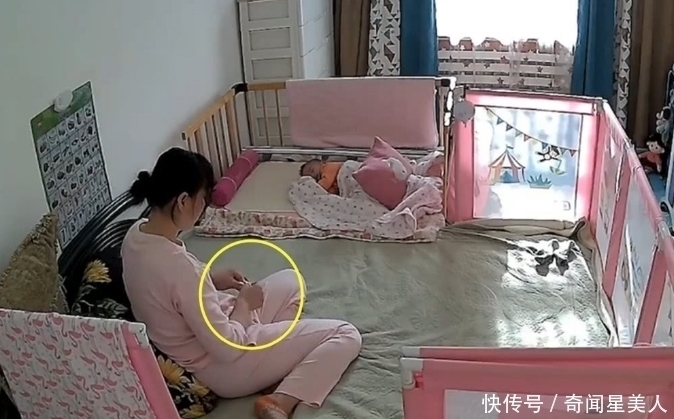 唐女士|趁宝宝睡着，保姆在一旁重复做动作，宝妈从监控看到后感动