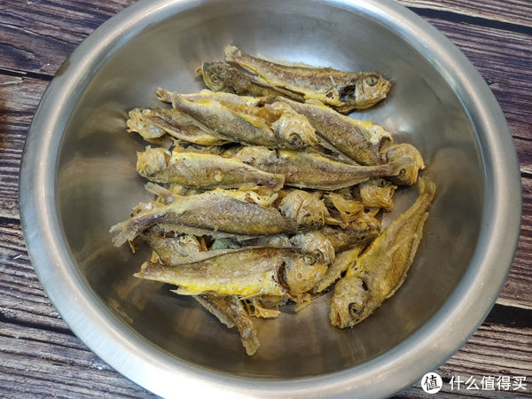 遇到这小鱼我从不错过，一买三五斤，味道鲜美，骨头都能吃